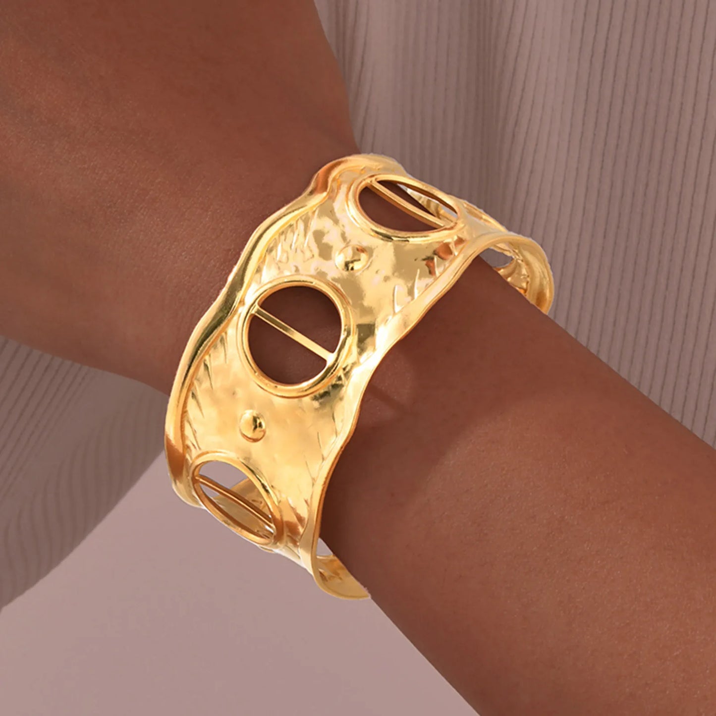Filo d’Aria Bangle Bracelet