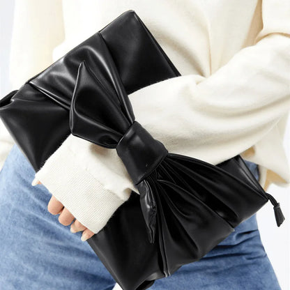 Nodo di Charme Clutch