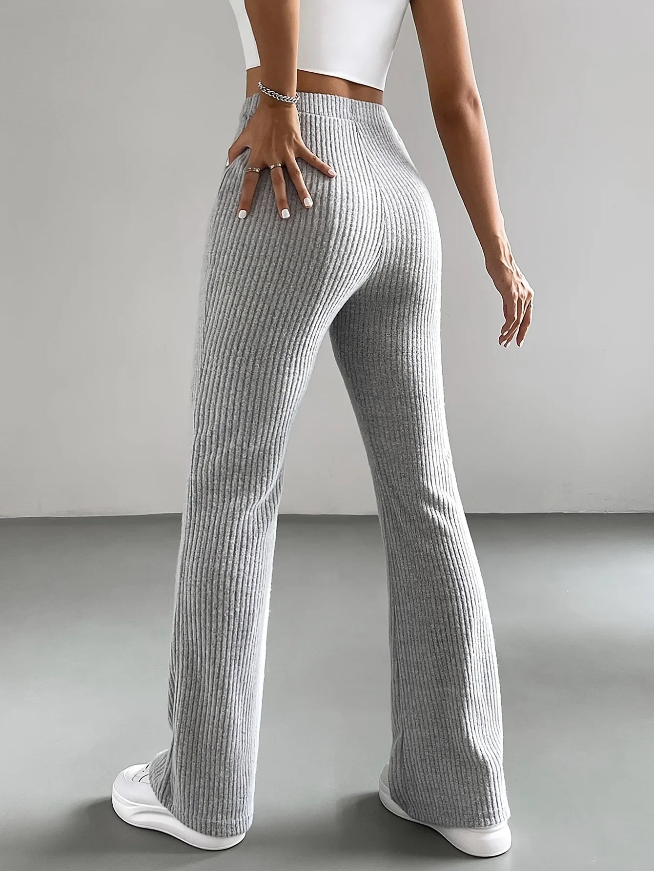 Nebbia Vivo Solid Flare Pants